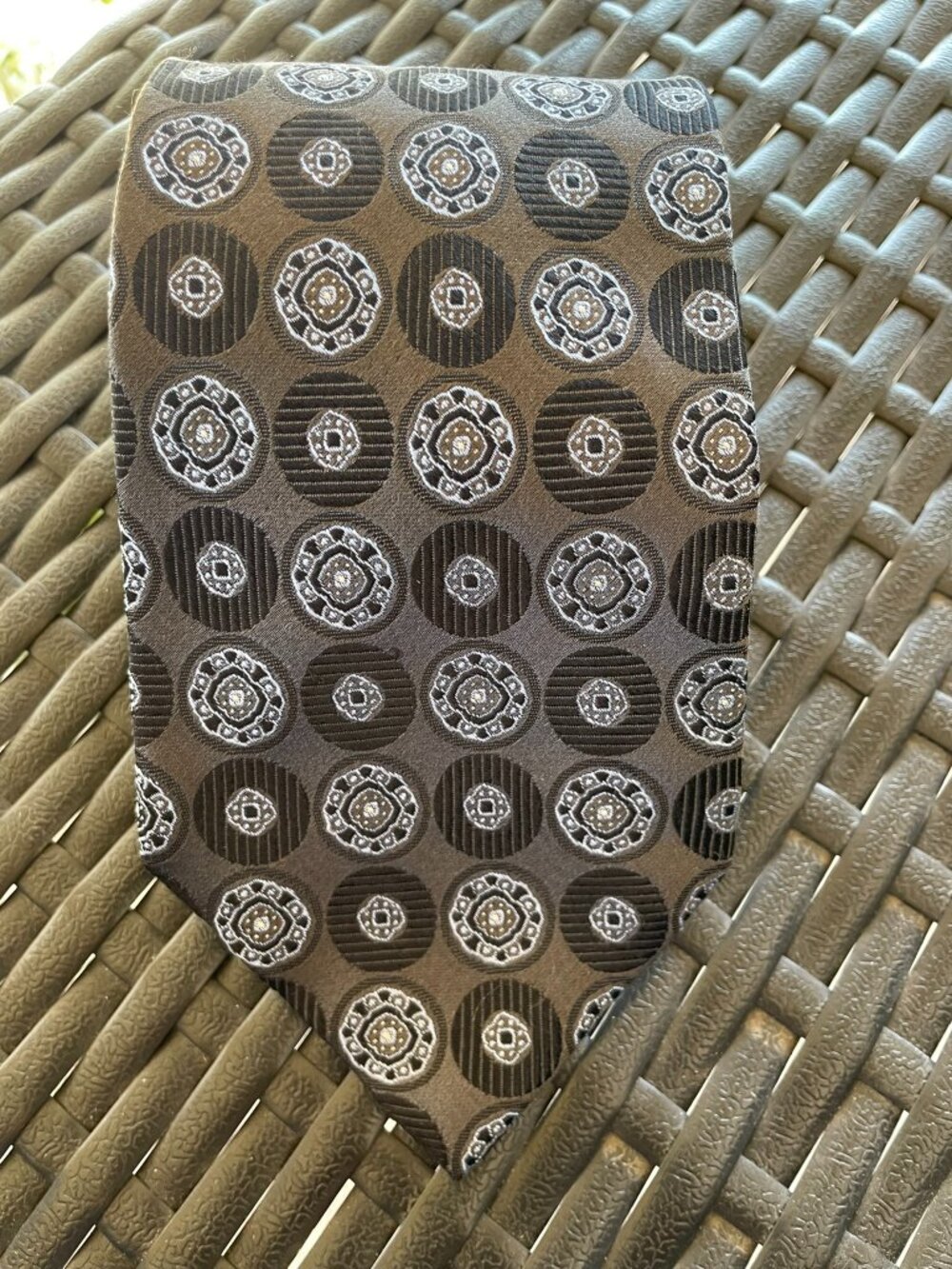 Jos A. Bank Signature Collection Silk Tie Gray Black Silver Medallion Geometric